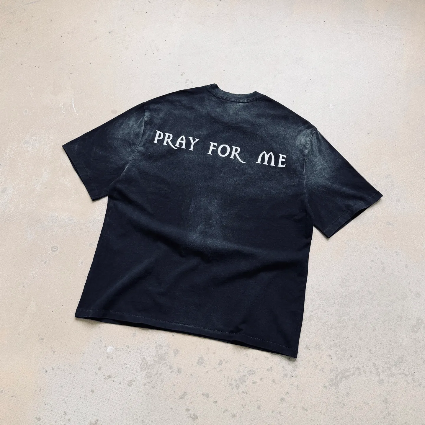 P138 # CTS-104 Bieber's same style "HOLY PRAY FOR ME" limited edition. 260g heavyweight pure cotton fabric after washing. Retro single-stitch heaven and earth stitch craftsmanship. Hand-painted + sandblasted and washed with water + hand-cut ribs. Size: S M L XL Customized 260g gram weight 100% cotton special washed fabric that is consistent with the original. With the blessing of imitation sun-drying, heavy sandblasting and fading + edge grinding + Assute fermentation and washing, the cotton feel on the surface of the fabric is well presented. Both the texture and feel are ceiling level. After the ready-made garments undergo a series of heavy washing and distressing processes, the retro and high-end sense of the entire garment is directly to the top. The garment making process of the entire garment adopts Saint The most common and complex single-needle sewing process (commonly known as single-thread heaven and earth stitch) among vintage vintage brands such as Michael